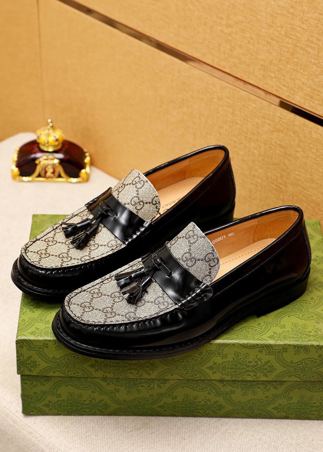 Men's shoes 💰480 💐 Product trademark: GUCCI "Gucci" casual leather shoes Regular size: 38-44 (45🉑️customized) Product materials: Selected imported first-layer open-edge beaded cowhide leather upper + luxury hardware buckle, imported water-dyed cowhide leather lining. Strong three-dimensional visual effect, combined outsole Color: 3⃣️colors available